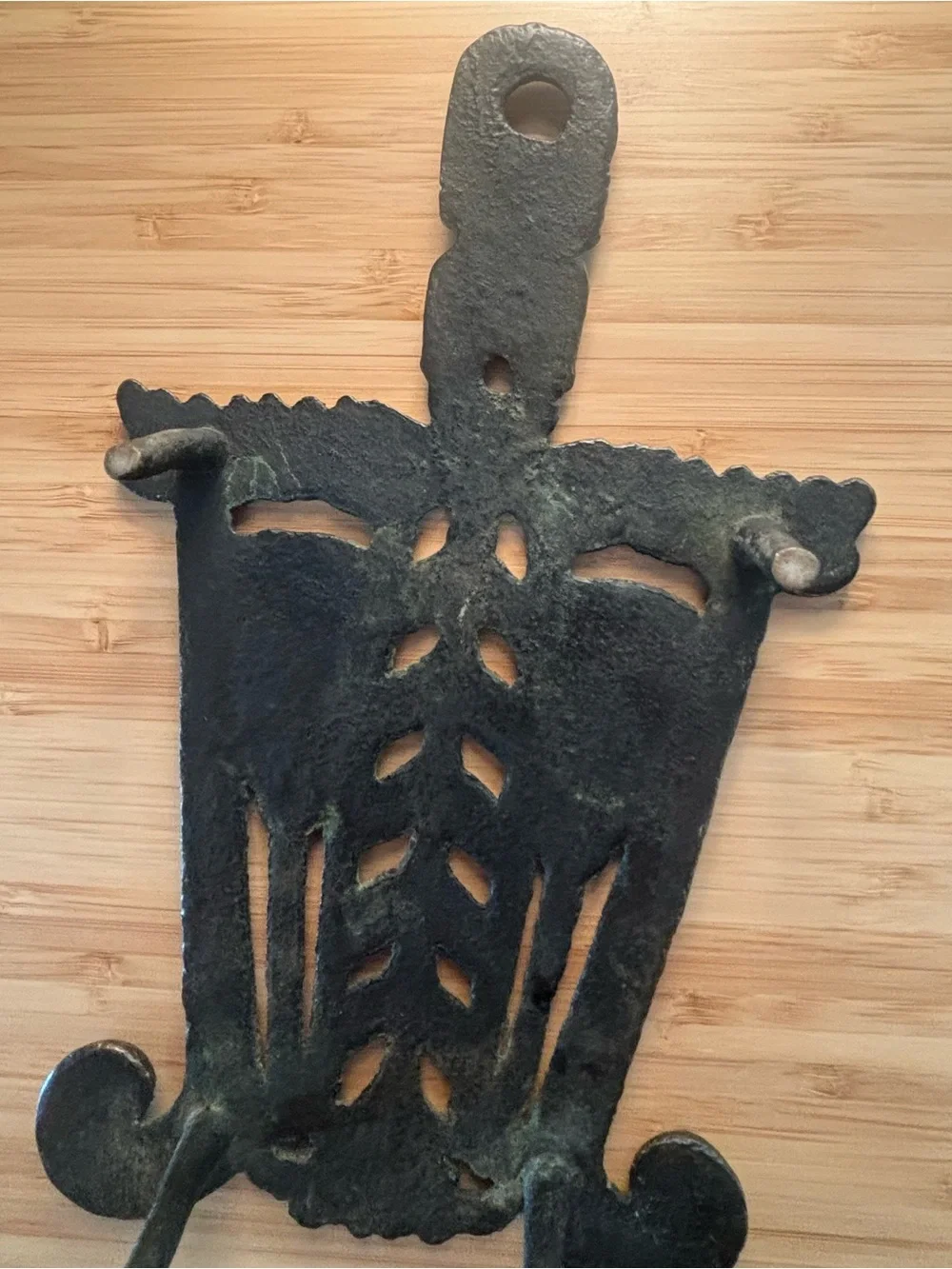 Antique-Style Cast Iron Wall Hook in Aged Bronze Broom and Wheat